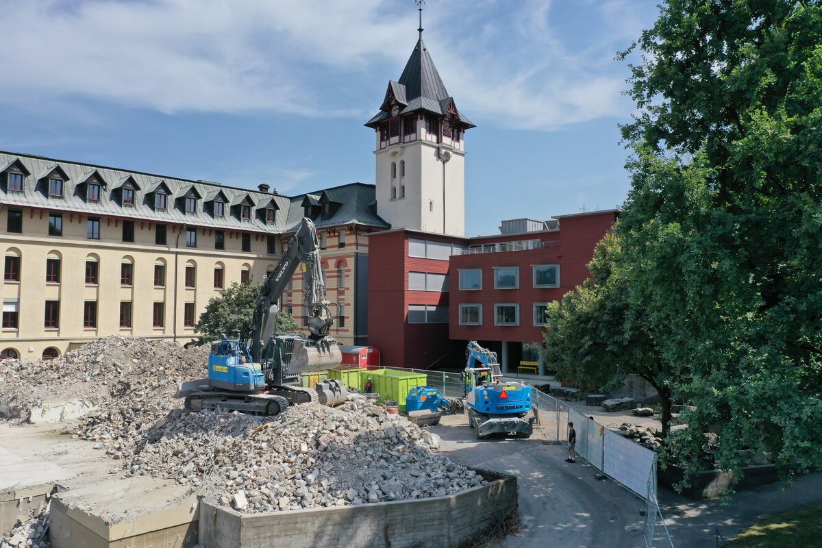 Der obere Hof nach dem Rückbau des OG – bereit für Neues.